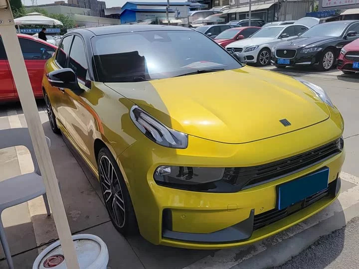 Lynk & Co 03