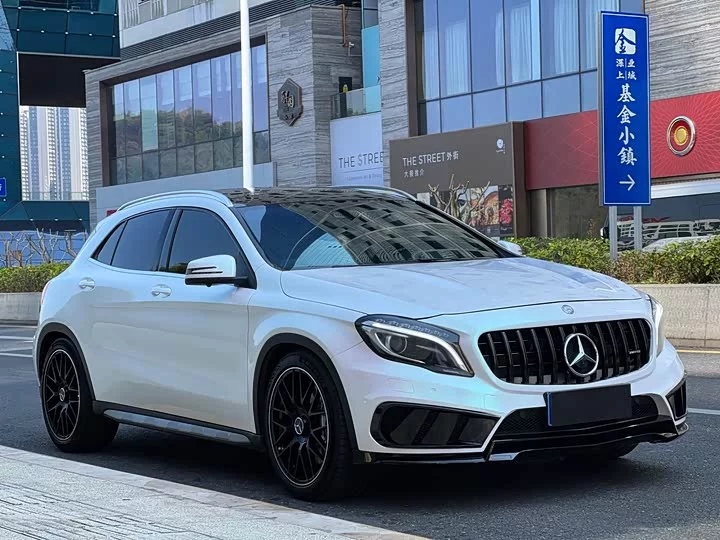 Mercedes-Benz GLA AMG