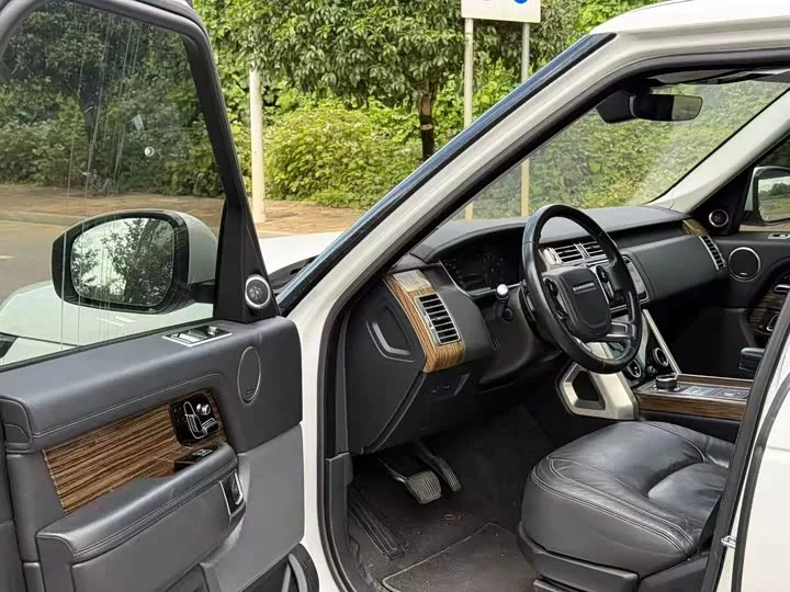 Land Rover range rover