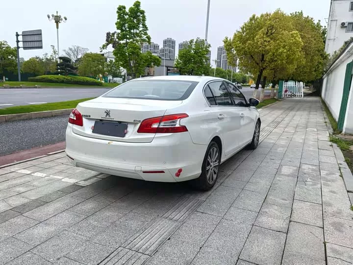 Peugeot 408