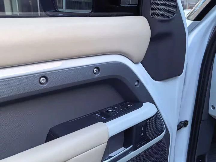 Land Rover guard