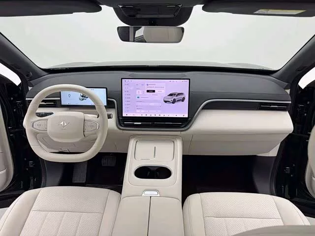 Dongfeng eπ008