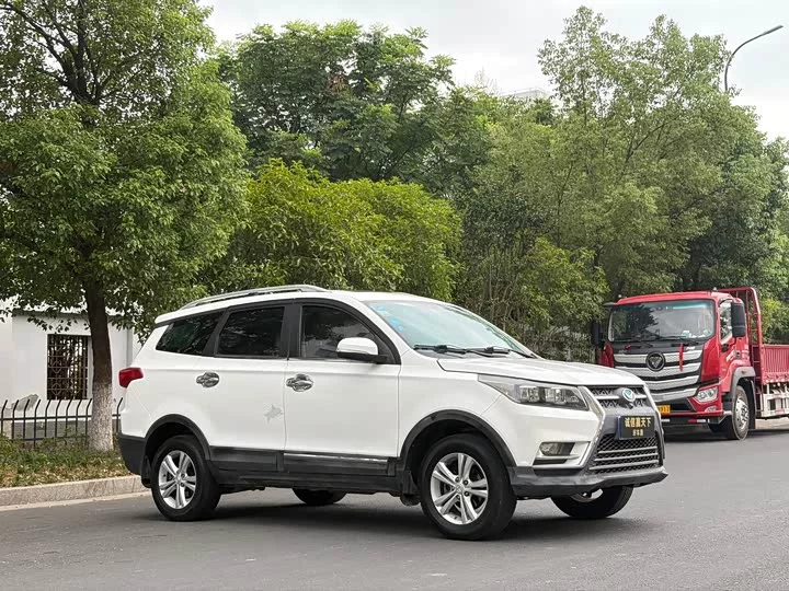 BAIC S3