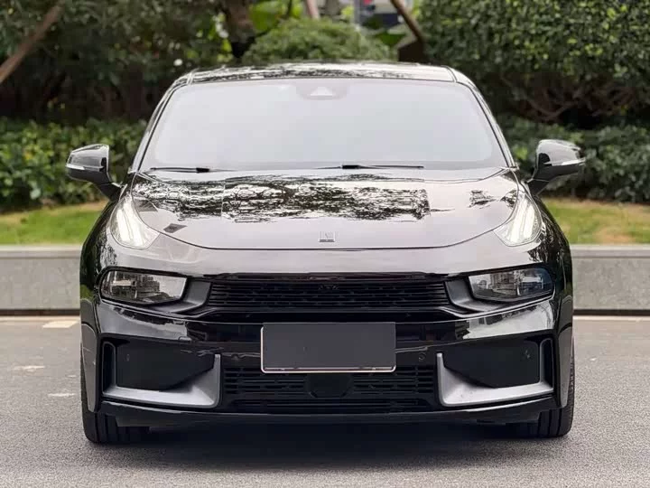 Lynk & Co 03