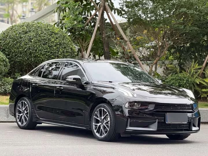 Lynk & Co 03