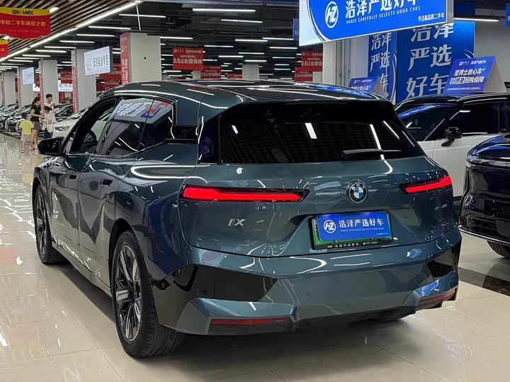 BMW iX
