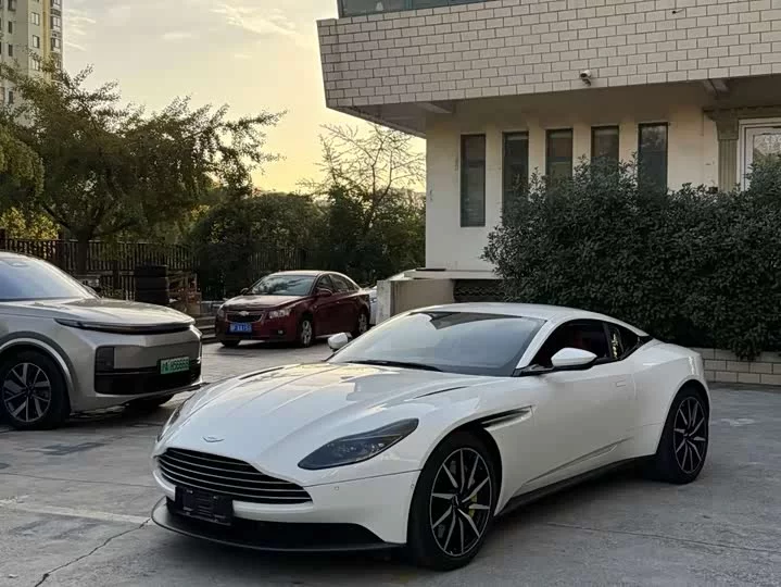 Aston Martin DB11