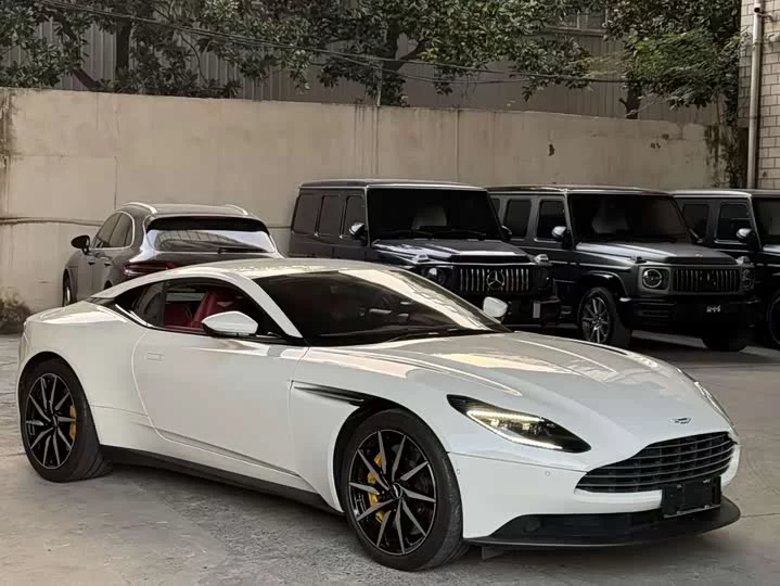 Aston Martin DB11