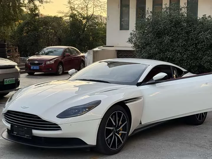 Aston Martin DB11