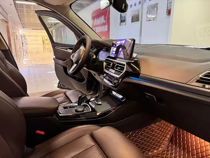 BMW iX3