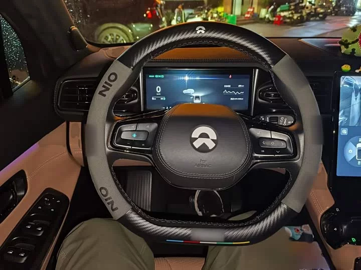 NIO ES8