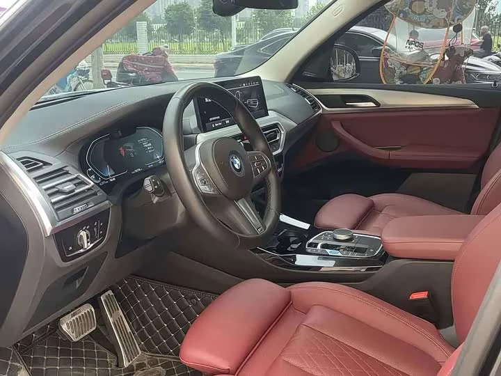 BMW iX3