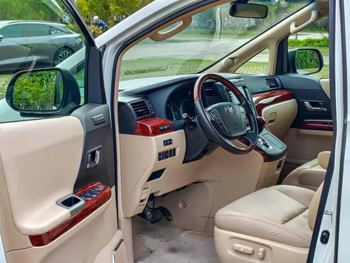 Toyota Elfa