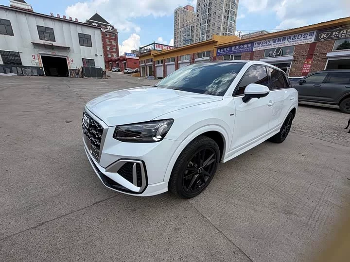 Audi Q2L