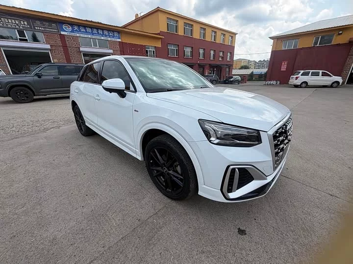 Audi Q2L