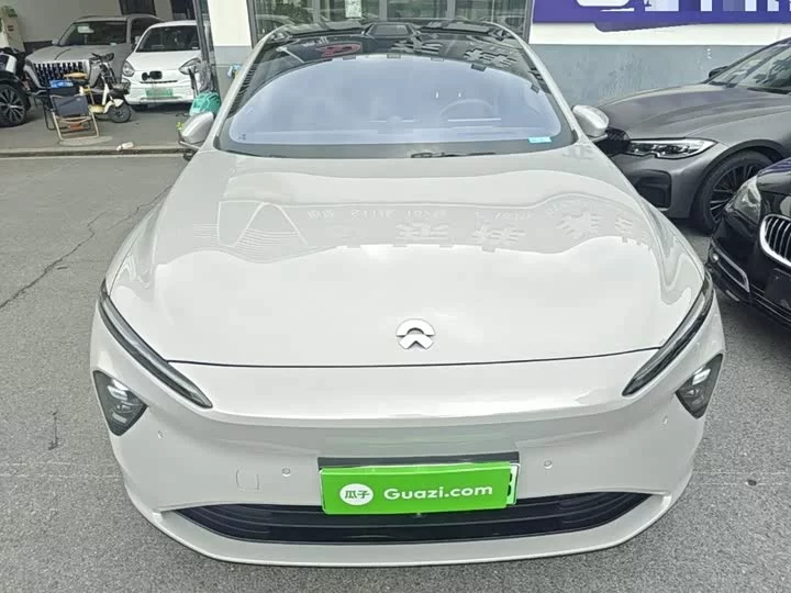 NIO ET7