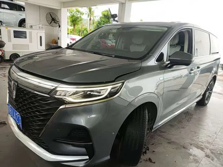 Roewe iMAX8
