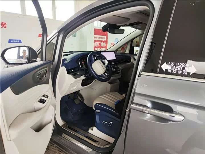 Roewe iMAX8