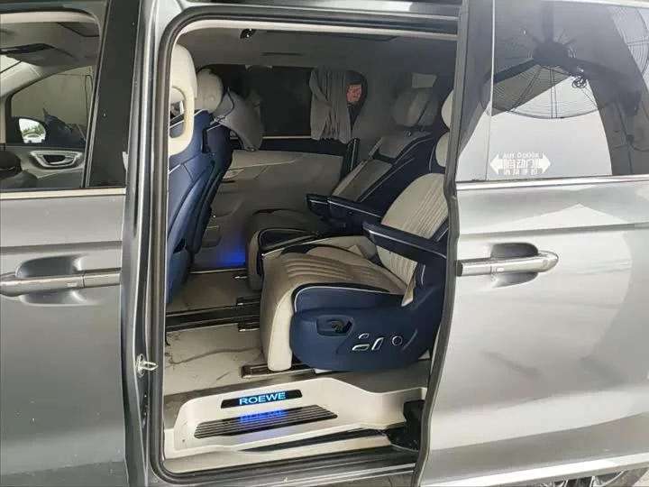 Roewe iMAX8