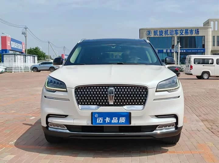 Lincoln aviator