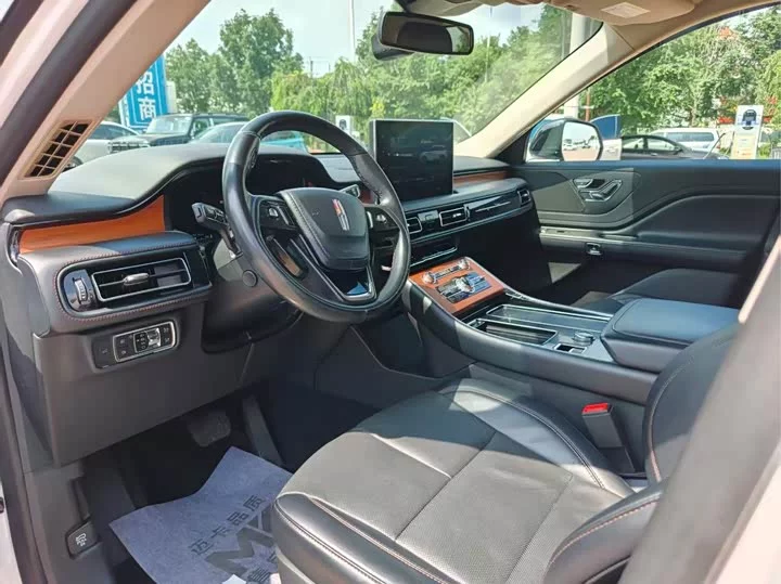 Lincoln aviator