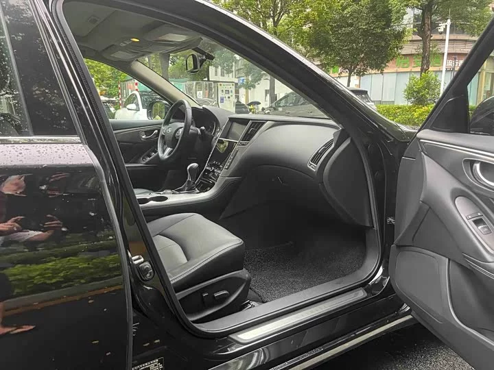 Infiniti Q50L