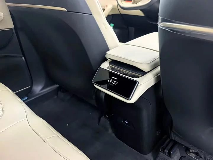 NIO ES6