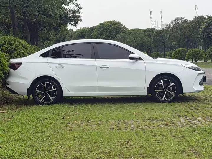 Roewe i5