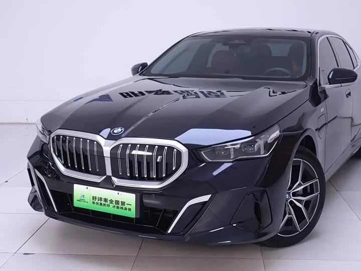 BMW i5
