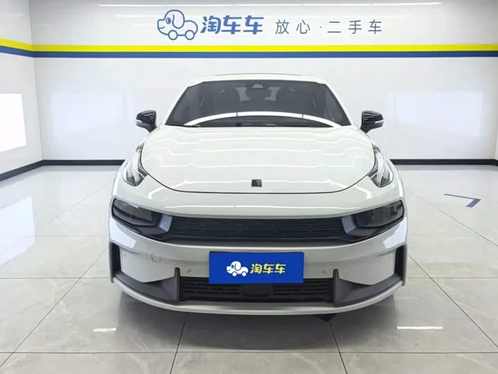 Lynk & Co 03