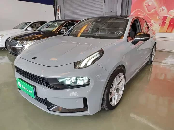 Lynk & Co 03