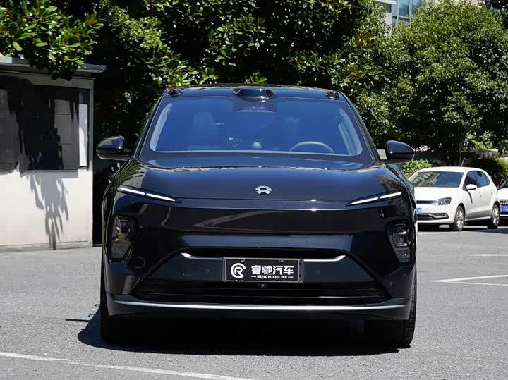 NIO ES8