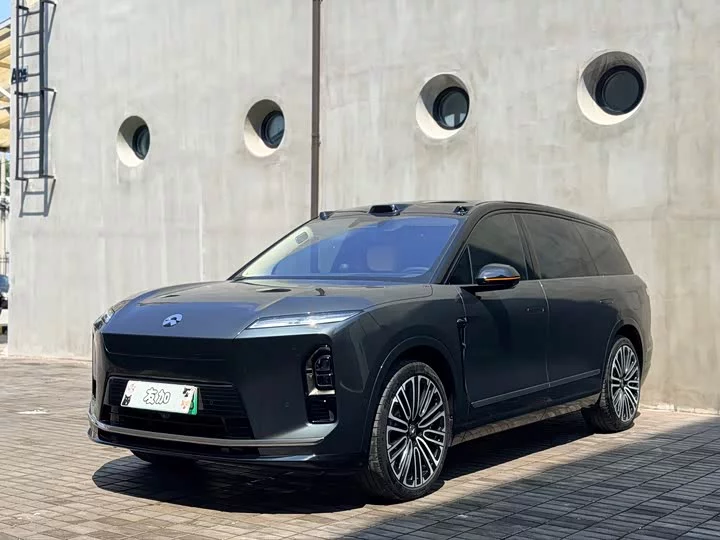 NIO ES8