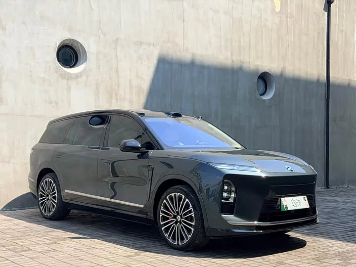 NIO ES8