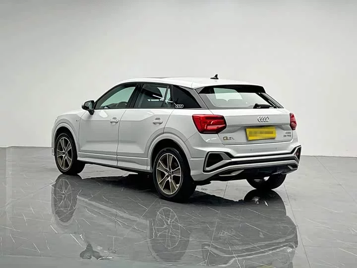 Audi Q2L