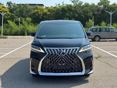 Lexus LM