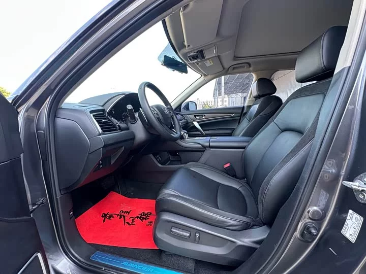 Honda Crown Road