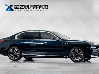 BMW i7