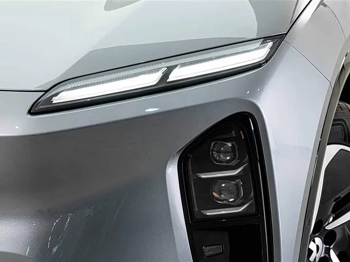 NIO ES6