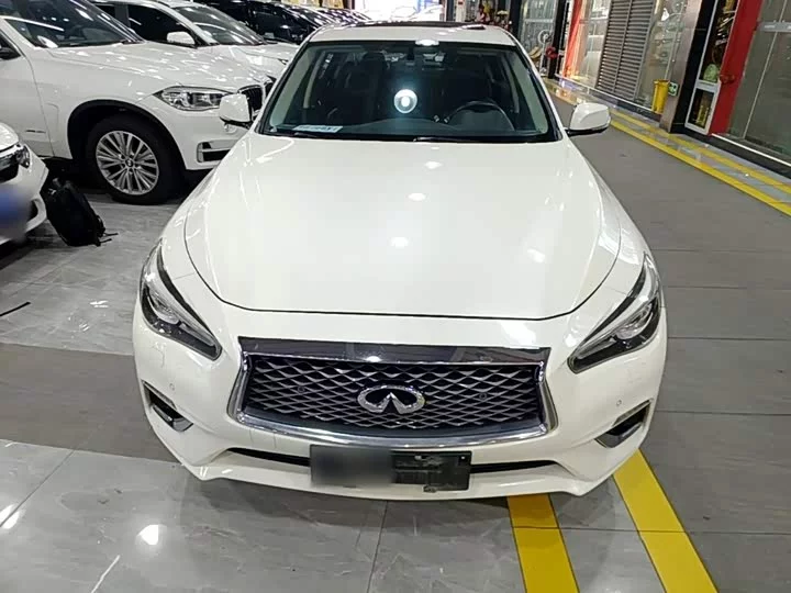 Infiniti Q50L