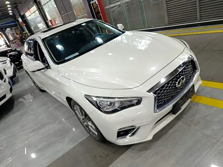 Infiniti Q50L