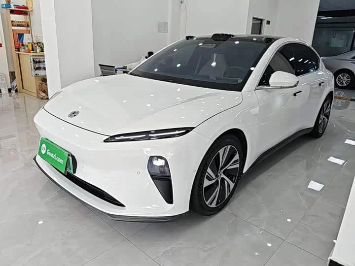 NIO ET5