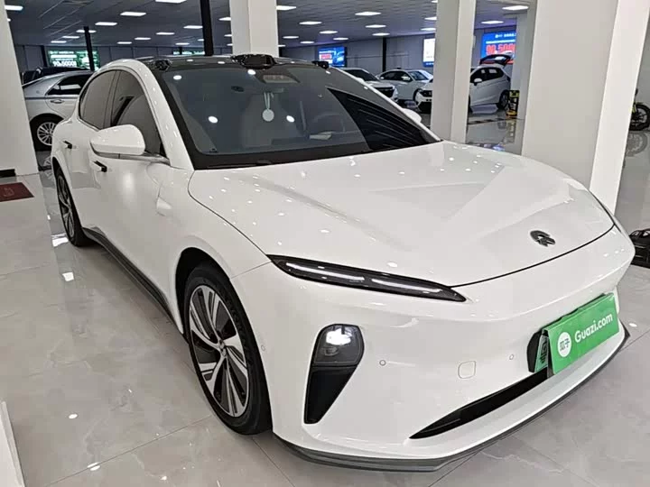NIO ET5