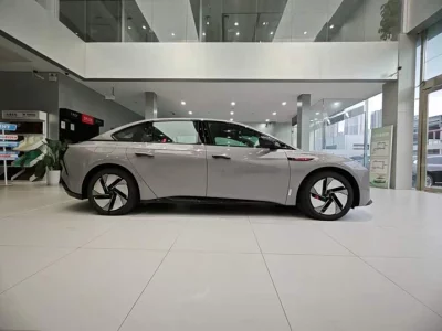 Hongqi EH7