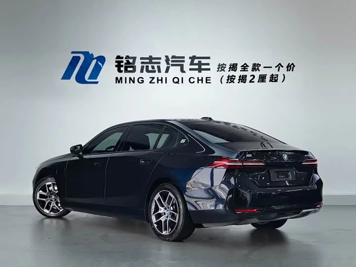 BMW i5