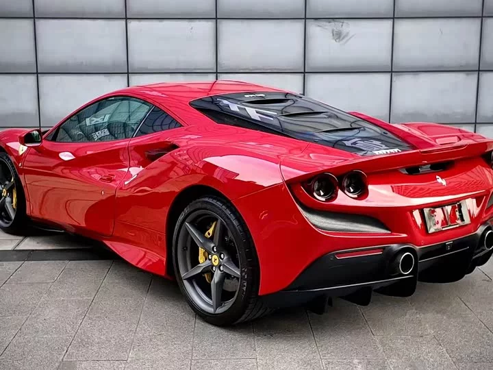 ferrari F8