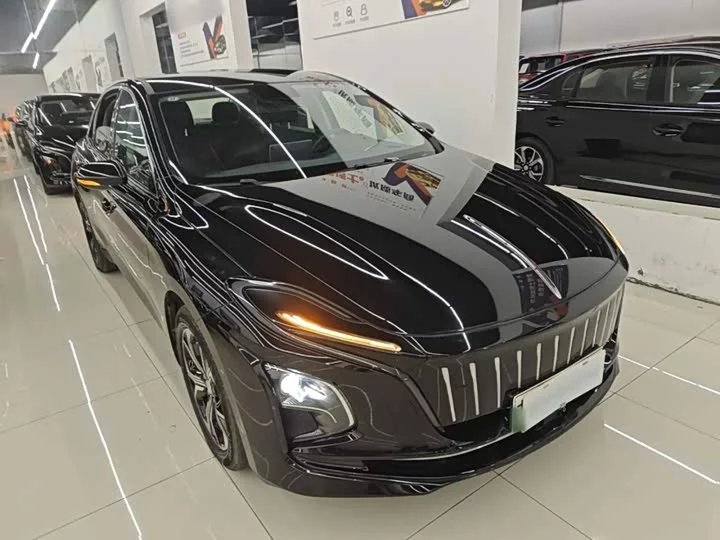 Hongqi E-QM5