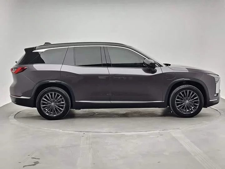 NIO ES8