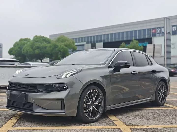 Lynk & Co 03