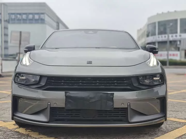Lynk & Co 03